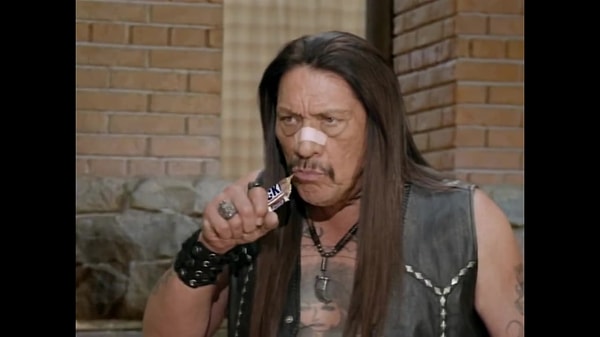 7. Дэнни Трехо в семейном ролике