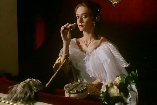 1. Из-за какой болезни Мари Дюплесси из романа Дюма-сына "Дама с камелиями" не выносила сильные запахи и предпочитала цветы с несильным ароматом?