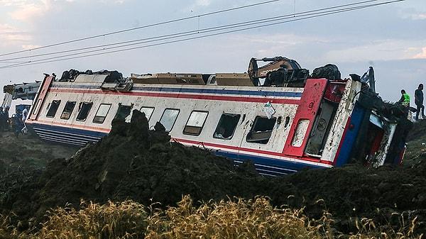 Tekirdağ’ın Muratlı ile Çorlu ilçeleri arasındaki Sarılar Mahallesi yakınlarında meydana gelen tren kazasında beş vagon devrilmişti.