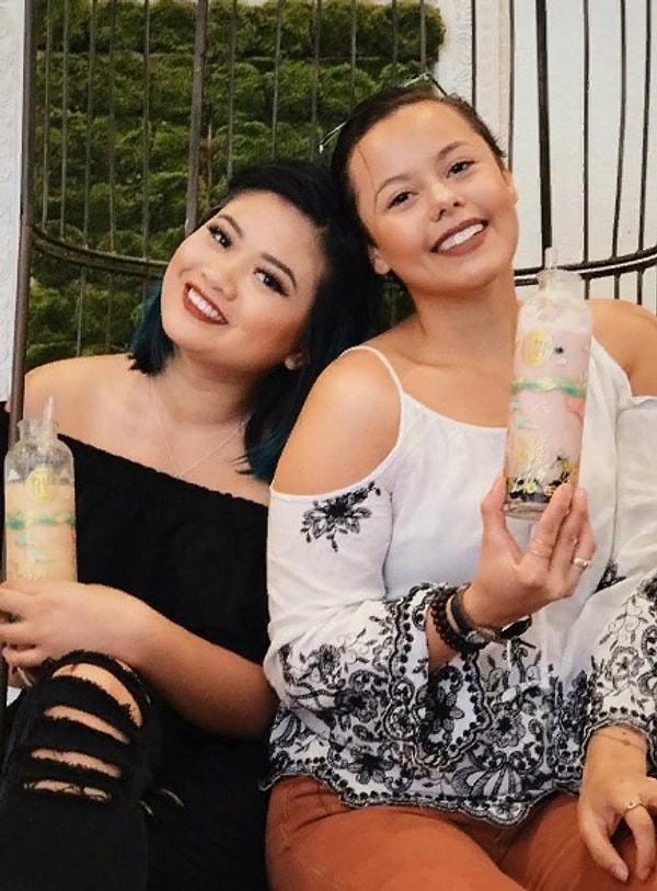 7. Интересно, что у старшей сестры Stevey тоже есть точная такая же татуировка с бокалом мартини.