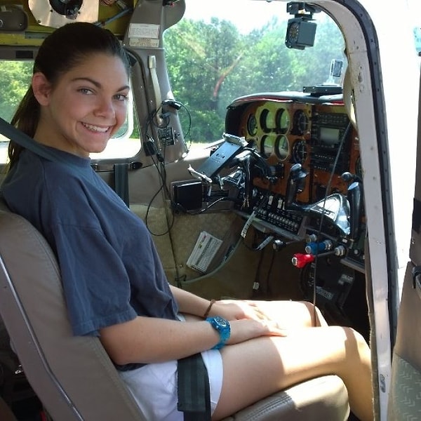 18. "Всегда следуй за своей мечтой и не позволяй никому её у тебя отнимать", — говорит Алисса.