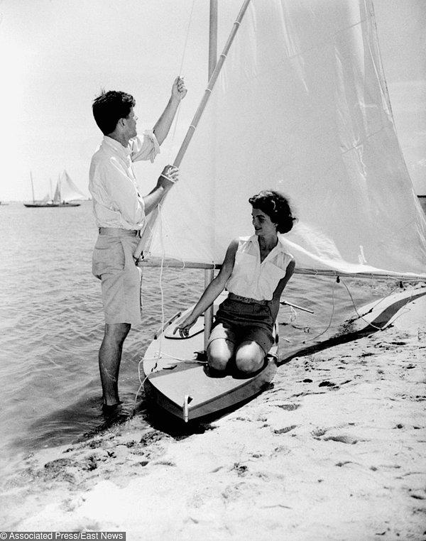 36. John F. Kennedy ve nişanlısı, Jacqueline Bouvier - 1953