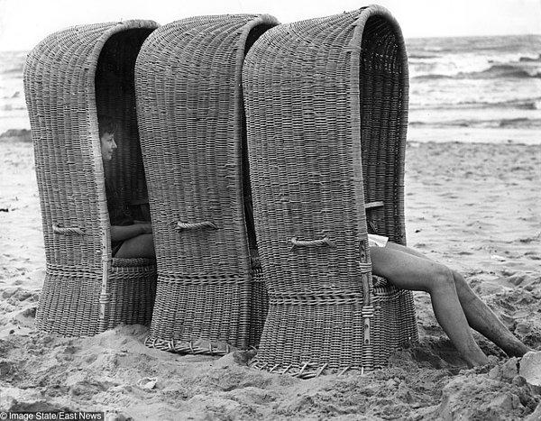 49. Belçika'da bir plajda sepet barınaklar - 1966