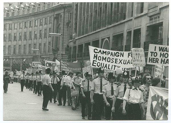 57. Londra'da bir eşcinsel gurur yürüyüşü - 1974
