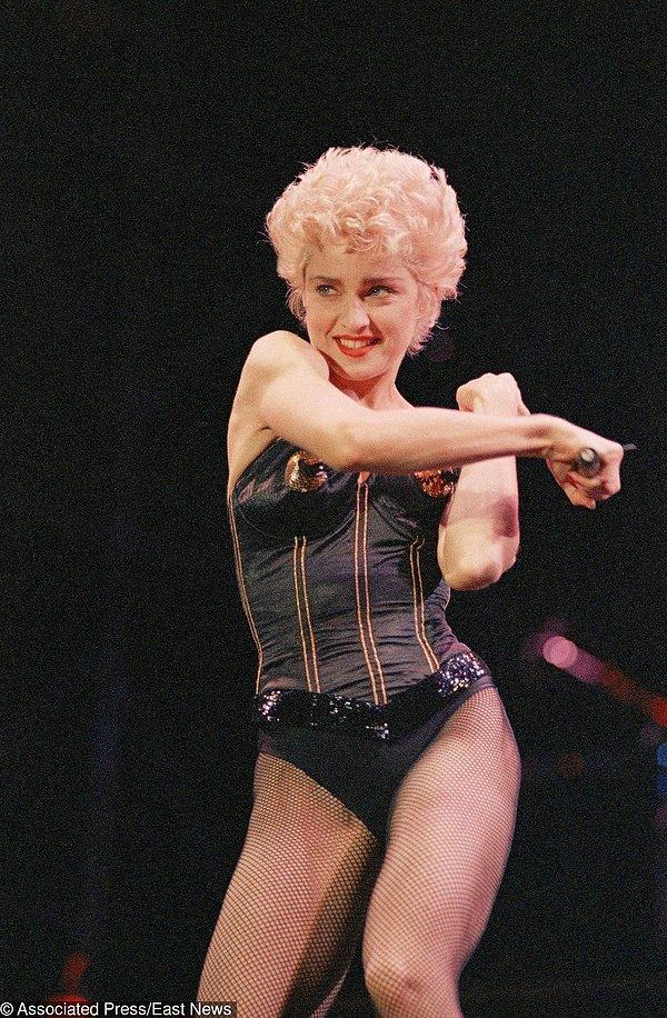 70. Madonna, Seattle Kingdome'da bir konserde. - 1987