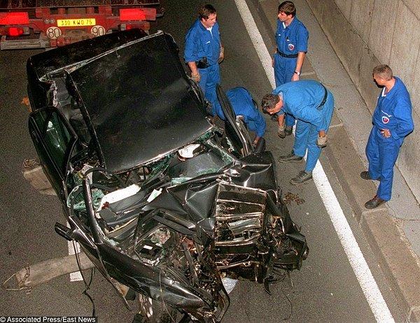 80. Prenses Diana Paris'te bir araba kazasında öldü. - 1997