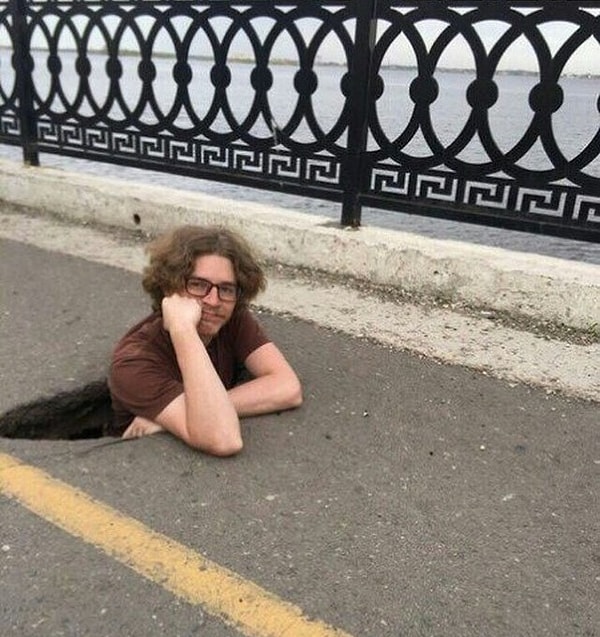 11. В такой "норе" можно даже жить. А вот ездить по таким дорогам как?