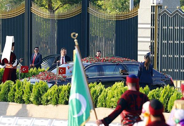 3. Külliyede Erdoğan, Türk devletlerini temsil eden askerler ve konuklar tarafından karşılandı.
