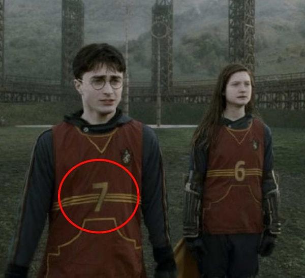 14. Melez Prens filminde Harry'nin Quidditch takımındaki numarasının yedi olduğu görüldü.
