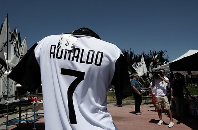 9 yılın ardından yıldız futbolcunun yeni adresi ise Juventus oldu.