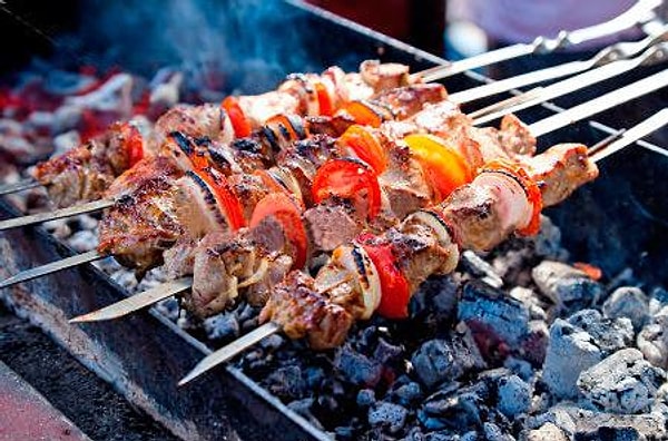2. Какие древесные угли стоит использовать при приготовлении шашлыка?