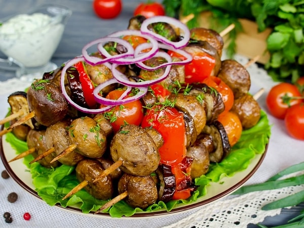 5. Что нужно положить на тёплое мясо, чтобы оно получилось ещё более сочным?