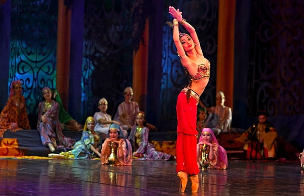 6. Что это за спектакль?