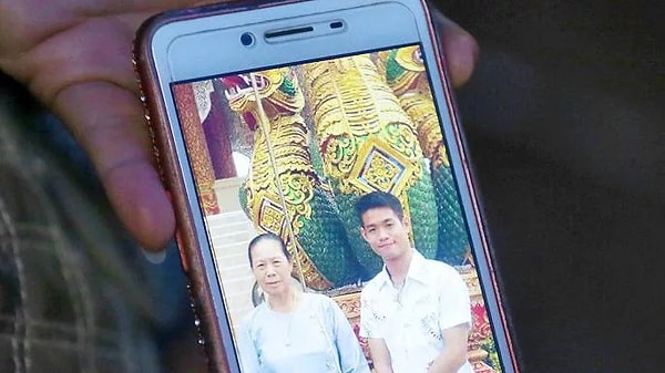 4. Родственники забрали мальчика к себе, но тот все время был подавленным, и в 12-летнем возрасте его решили отправить в буддийский монастырь. Там Экапол прожил 10 лет, обучаясь искусству медитации и духовным практикам.