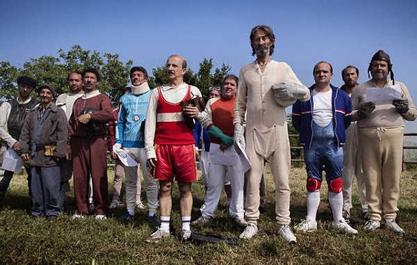 6. "Большая афера в маленьком городе"