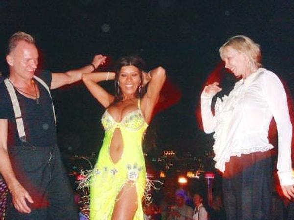 9. Sting'e konser vermek için geldiği İstanbul'da dansöze para taktırıldı.