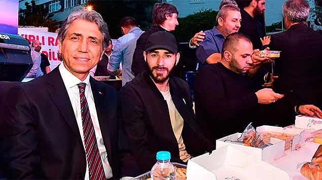 14. Real Madrid'in yıldız futbolcusu Karim Benzema, İstanbul Fatih'te iftara götürüldü.