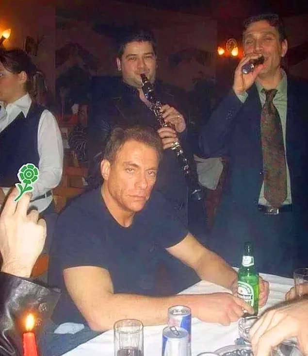 15. Eğlenmiyor gibi görünse de Jean-Claude Van Damme İstanbul'da krallar gibi ağırlandı.