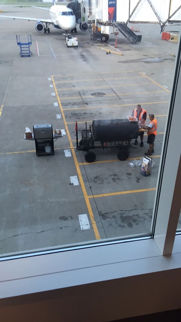 22. Так вот почему задержали вылет :(