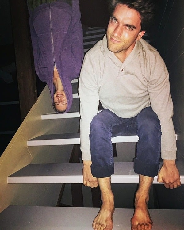 6. Не бойтесь, эта мадам не висит вверх ногами...