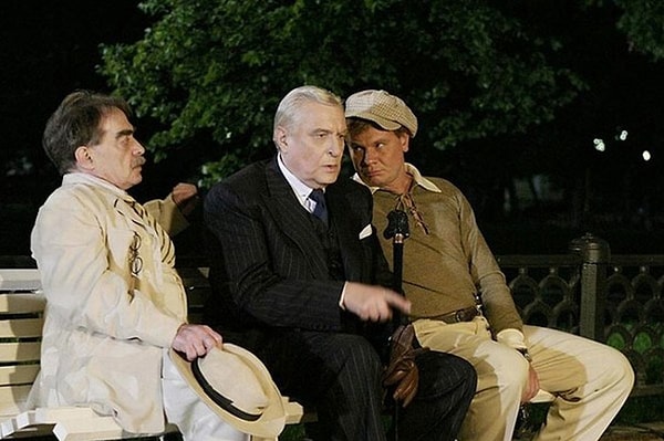 2. "Да, человек смертен, но это было бы еще полбеды. Плохо то, что он иногда внезапно смертен, вот в чем фокус!"