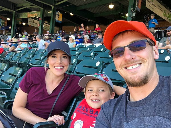 2. Мама и папа решили показать сыну, что значит быть ответственным и самому зарабатывать деньги на вещи, которые хочешь приобрести.