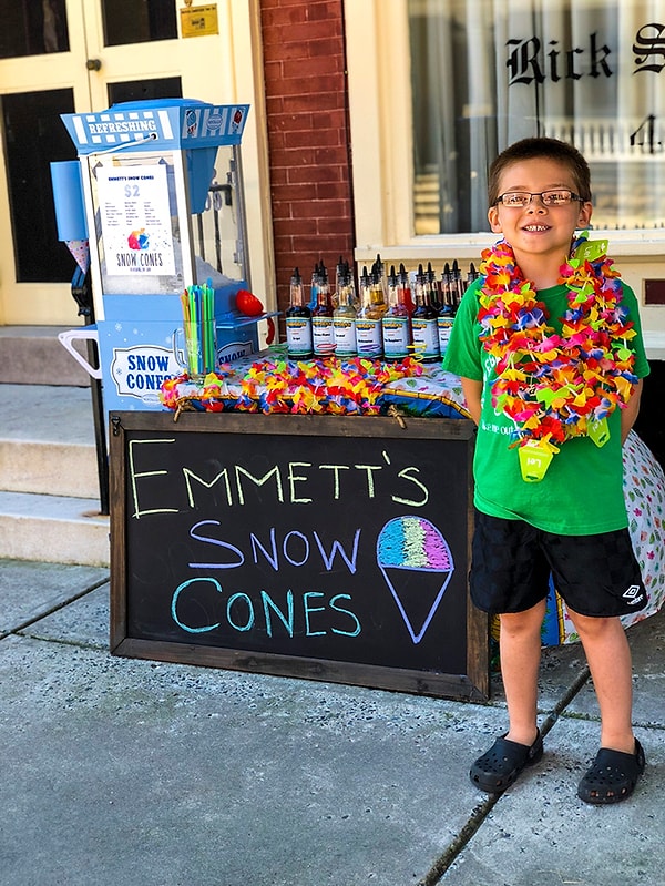 12. Заработанные на фруктовом льде деньги Эммет планирует откладывать на колледж, не подозревая о том, что его "налоги" уже копятся на его счету для оплаты будущего обучения.