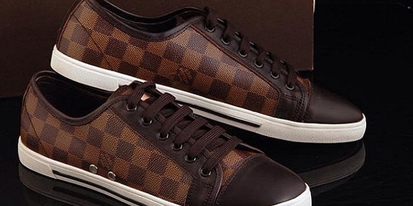 12. Назовите бренд обуви: