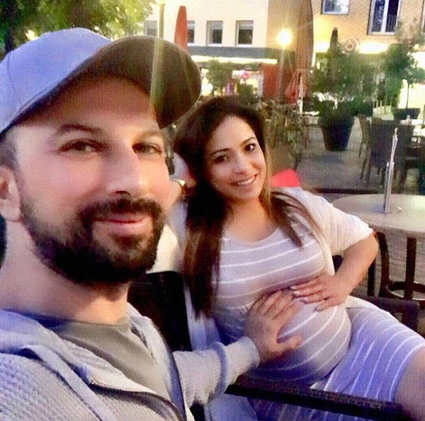 6. «Столько говорят и пишут об этом. Нас каждый день спрашивают. Говорим «да» — не верят, говорим «нет» — не верят. Скажу сейчас – это правда, я стану папой. Очень счастлив, спешу поделиться этой новостью с вами», — заявил Таркан в своем видео-обращении.