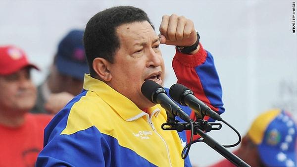 Aslında hikâye hiç de olumsuz bir başlangıca sahip değildi, Hugo Chávez'in başa geçtiği 1999 yılı ve sonrasında her şey iyiye gitmeye başlamıştı.
