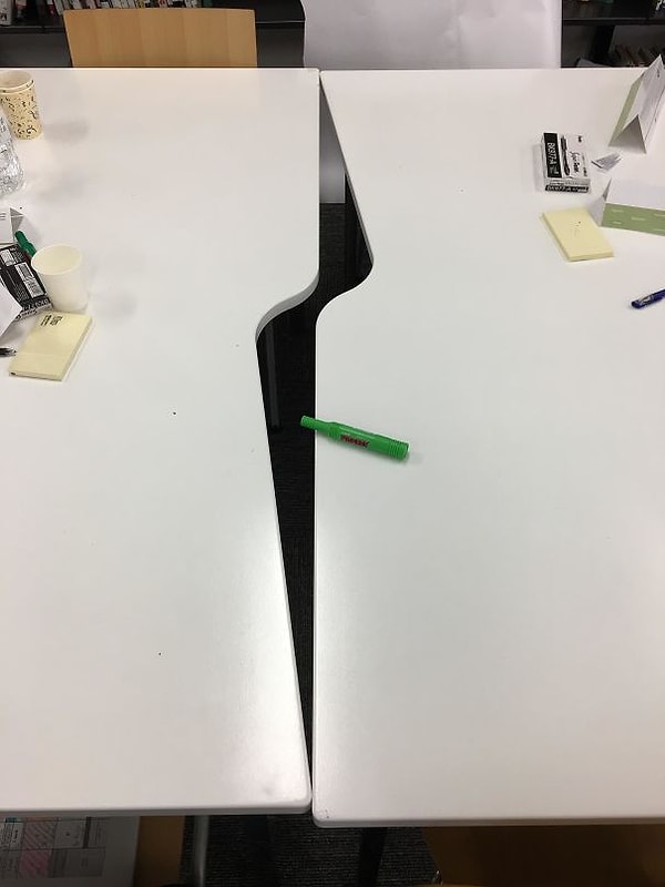 16. "Два стола, которые способны вызвать ярость"