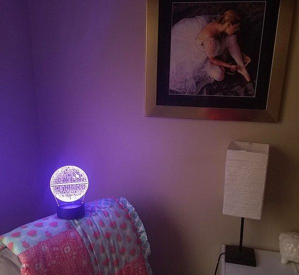 4. "Eşim 3 aylık kızımızın odasına uyan ve Disney temalı bir lamba almamı istedi."