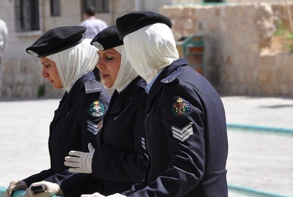 10. А эти женщины откуда?