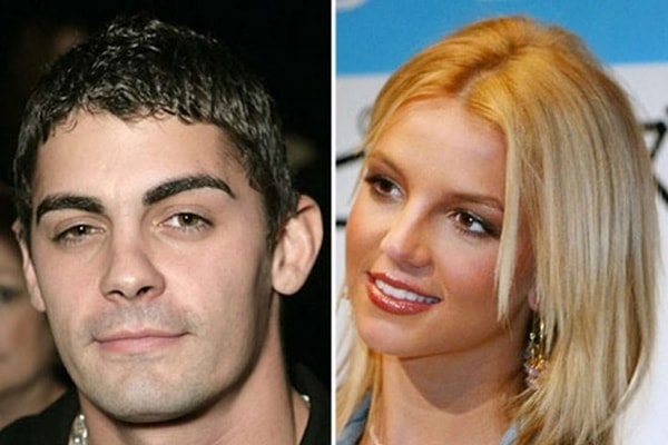 12. Бритни Спирс и Джейсон Александер (55 часов)