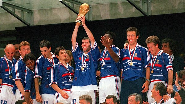 1998'de Brezilya'yı 3-0 yenerek kupayı kazanan Fransa, 2. kez bu başarıya ulaştı.