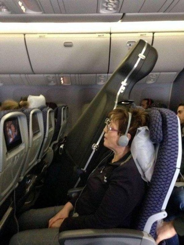 8. У того, кто у окна, еще не началась клаустрофобия?