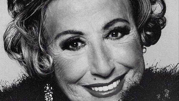 Müzeyyen Senar kimdir? "Cumhuriyetin Divası" olarak da bilinen, Türk Sanat Müziği sanatçısı Müzeyyen Senar, vefatının üçüncü yılında anılıyor.