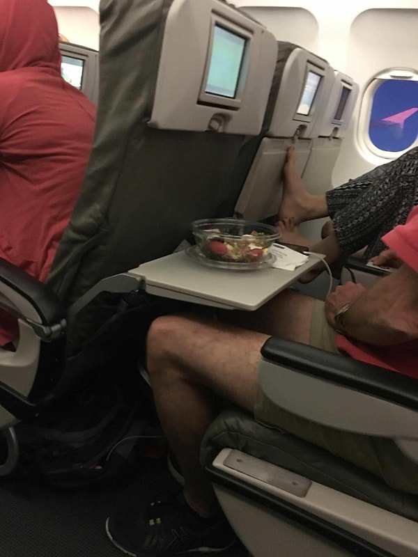 20. Могла бы хоть подождать, пока он доест...