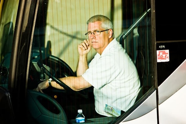 1. Вы сели в автобус, но водитель оказался немного грубым, однако доставил вас до места назначения в целости и сохранности. Что вы скажете ему на выходе?