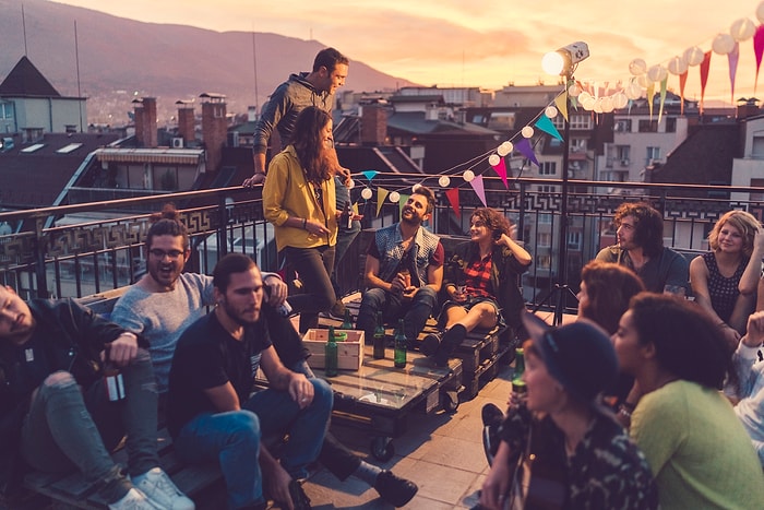 Yeni İnsanlara Tanışmak İçin Sana Bir Öneri Veriyoruz!