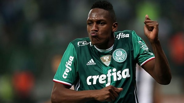 3. Колумбийский защитник Ерри Мина в каждом из трех матчей, в которых он играл, отметился голами.