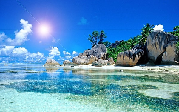 1. На флаге какой страны можно увидеть золотого льва?