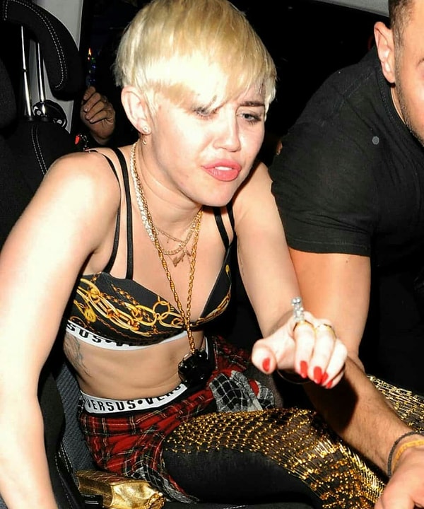 4. Про Майли Сайрус ходили очень разные слухи. Как хорошо, что сейчас она завязала с алкоголем