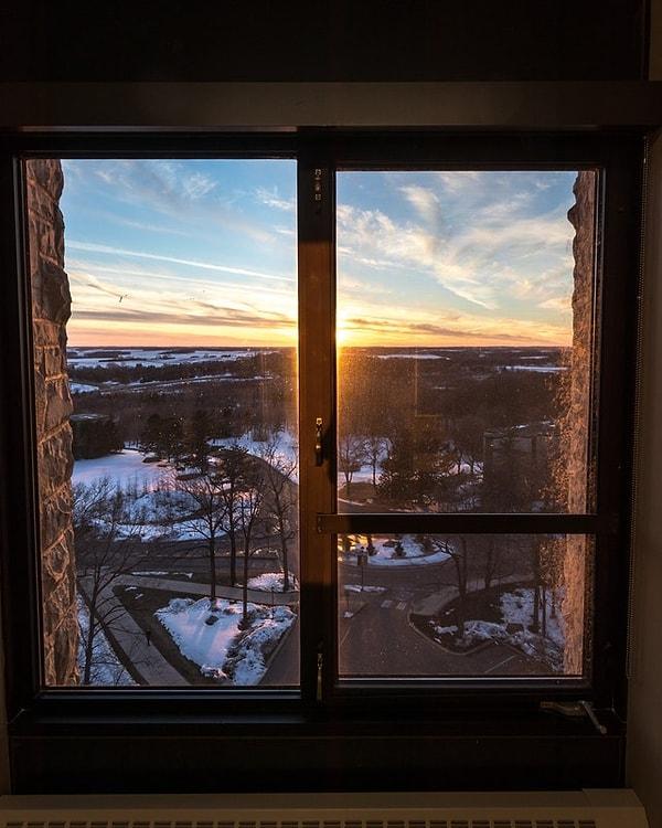 10. Amerika, Minnesota'daki bir yurt odasından gün batımı manzarası...