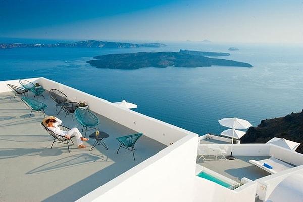 18. Yunanistan, Imerovigli Adası'ndaki bir otel manzarası...