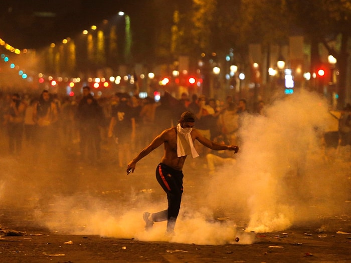 Dünya Kupası Fransa'ya Kaos Getirdi: Ülke Genelindeki Kutlamalarda 292 Kişi Gözaltına Alındı