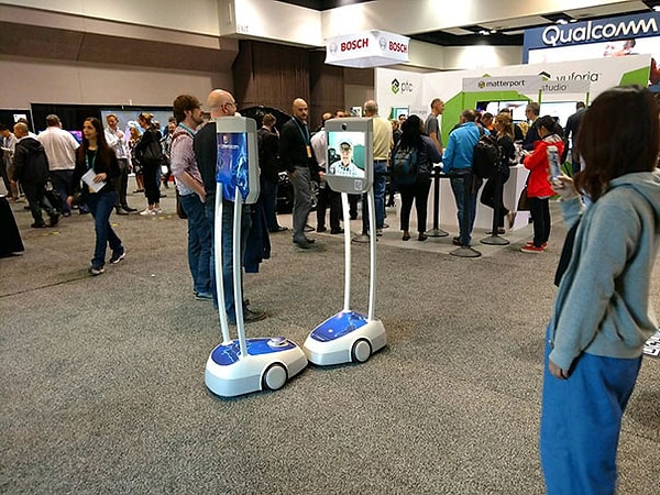 12. А так будут выглядеть встречи с друзьями в 3022 году