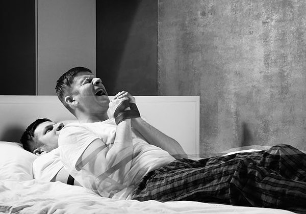 16. Иногда сонный паралич может продолжаться во время бодрствования