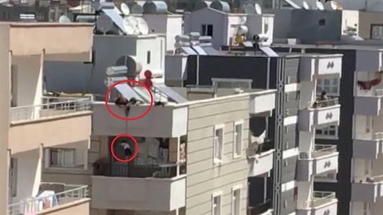 Anahtarı Evde Unutunca Çocuğunu Çatıdan Evin Balkonuna Sarkıtan Anne