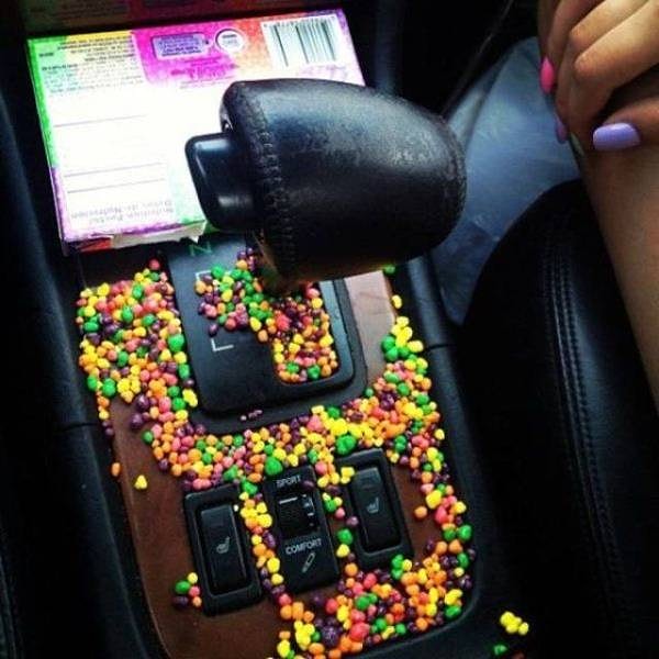 10. А вот не фиг есть за рулем!